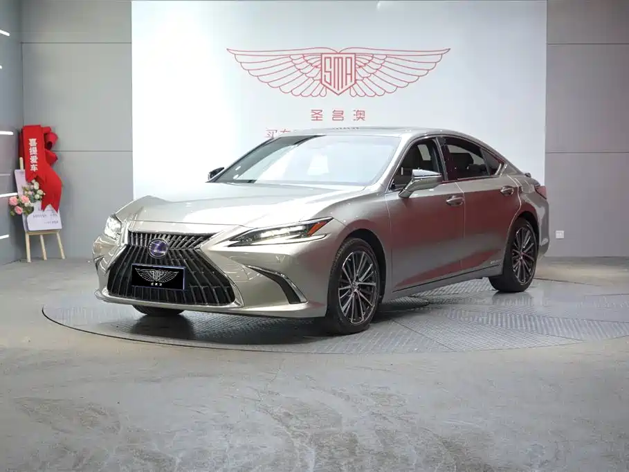 Lexus ES 2022 — фото 1