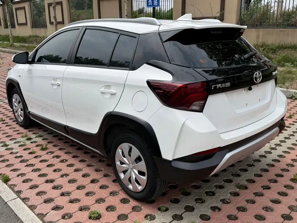 Toyota Yaris L 2022 — фото 4