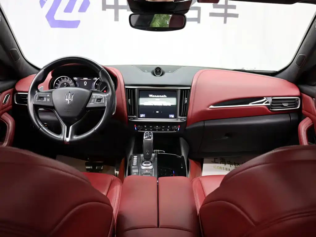 Maserati Levante 2023 — фото 11