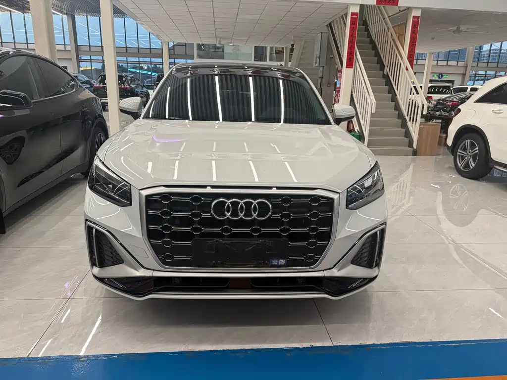 Audi Q2L 2024