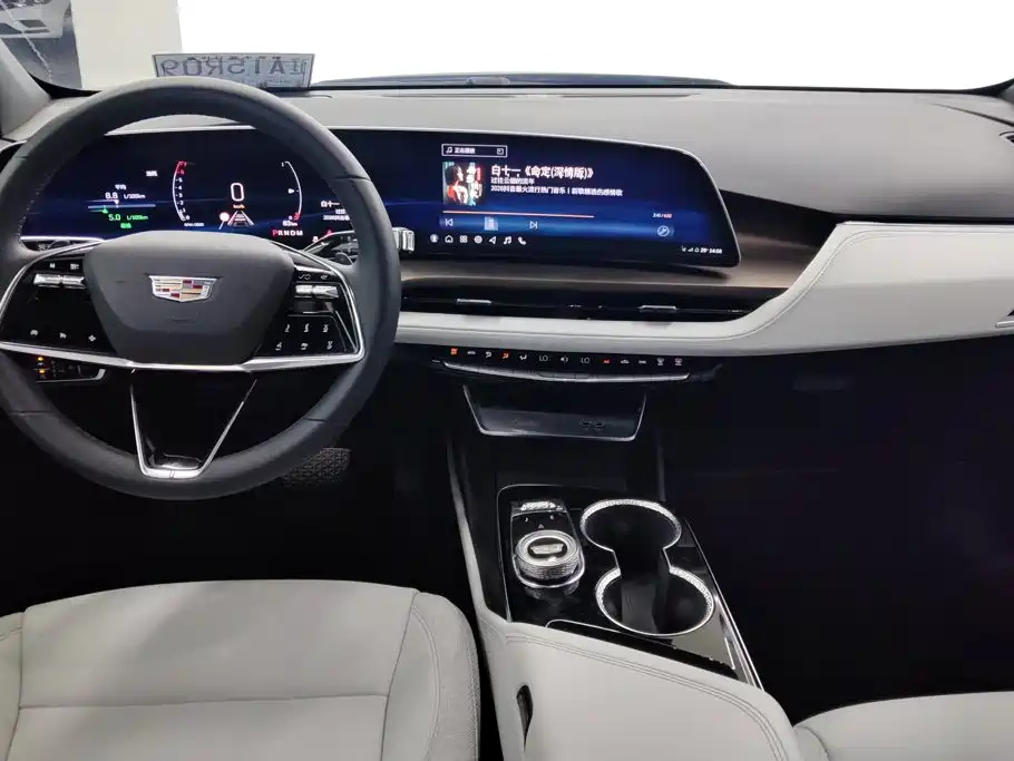 Cadillac GT4 2025 — фото 11