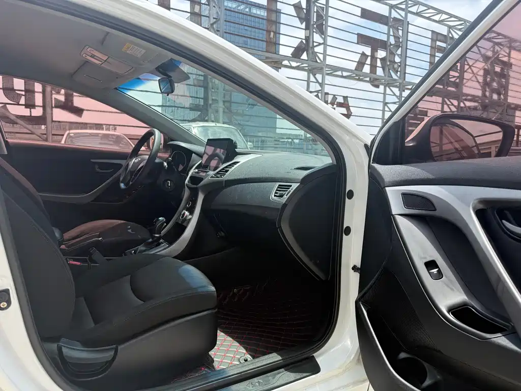 Hyundai Elantra Langdong 2017 — фото 9