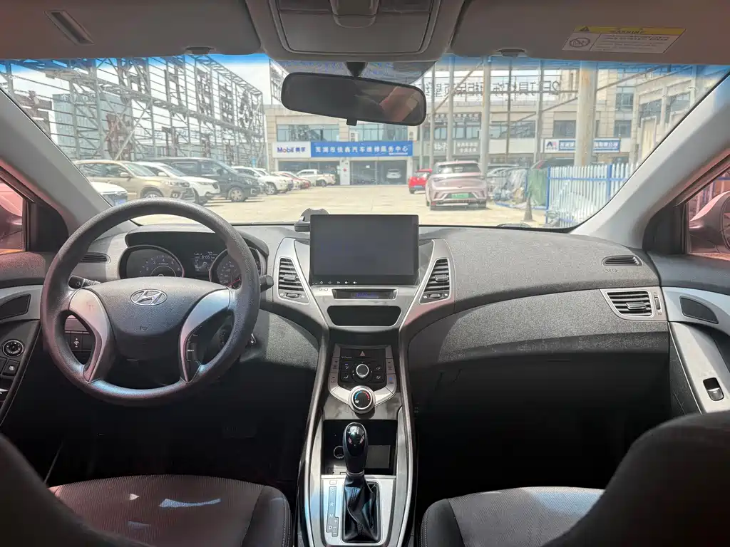 Hyundai Elantra Langdong 2017 — фото 10