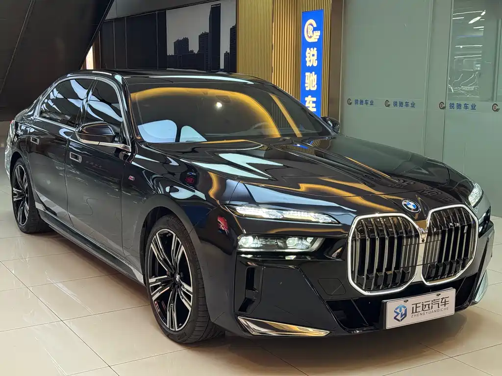 BMW i7 2023 — фото 3