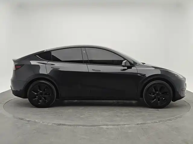 Tesla Model Y 2024 — фото 4