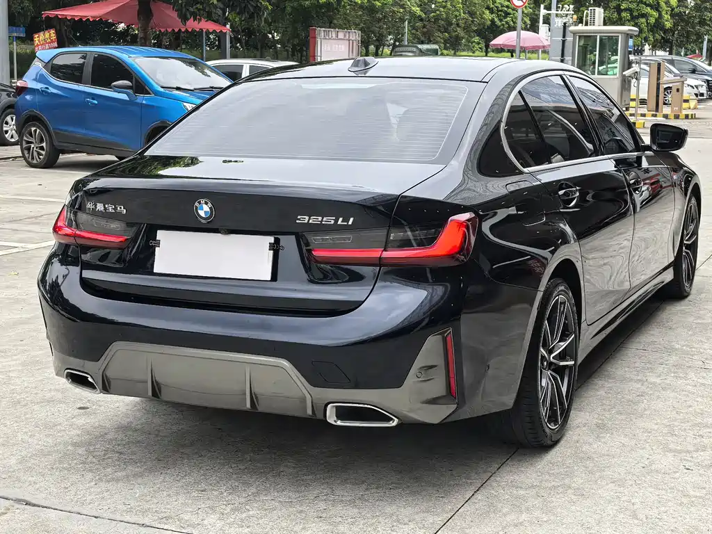 BMW 3 Series 2023 — фото 11