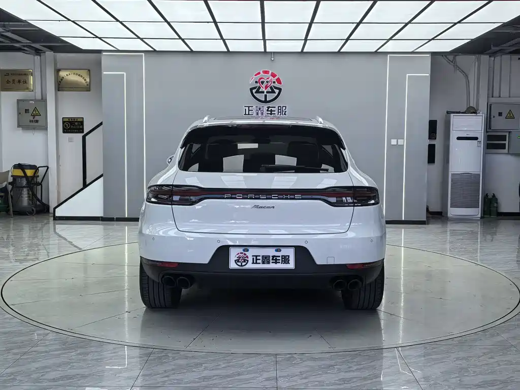 Porsche Macan 2019 — фото 15