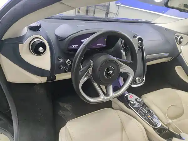 McLaren GT 2022