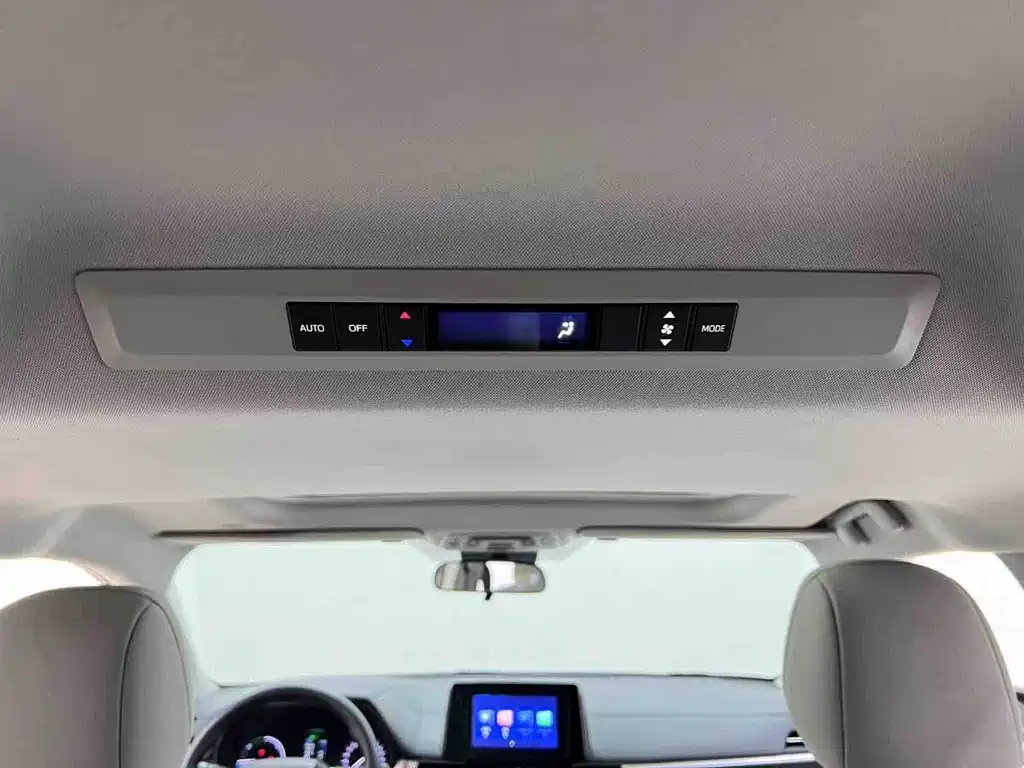 Toyota Sienna 2023 — фото 12