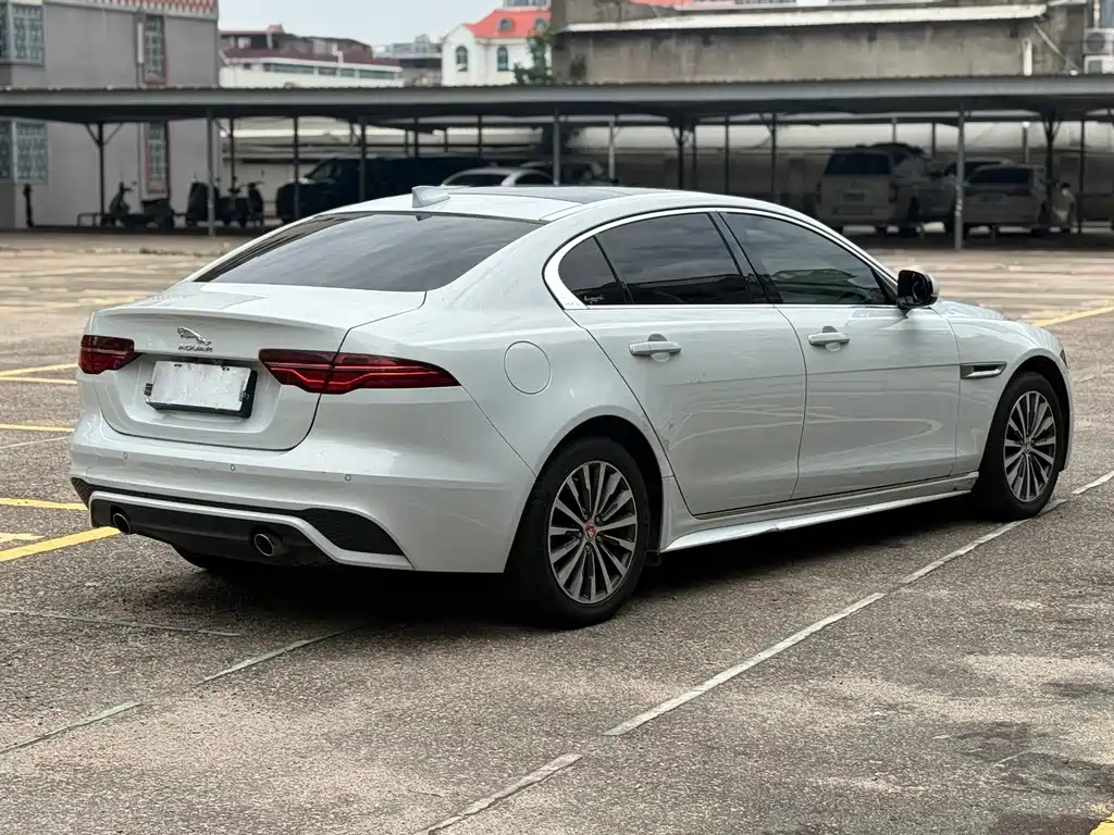 Jaguar XEL 2020 — фото 12