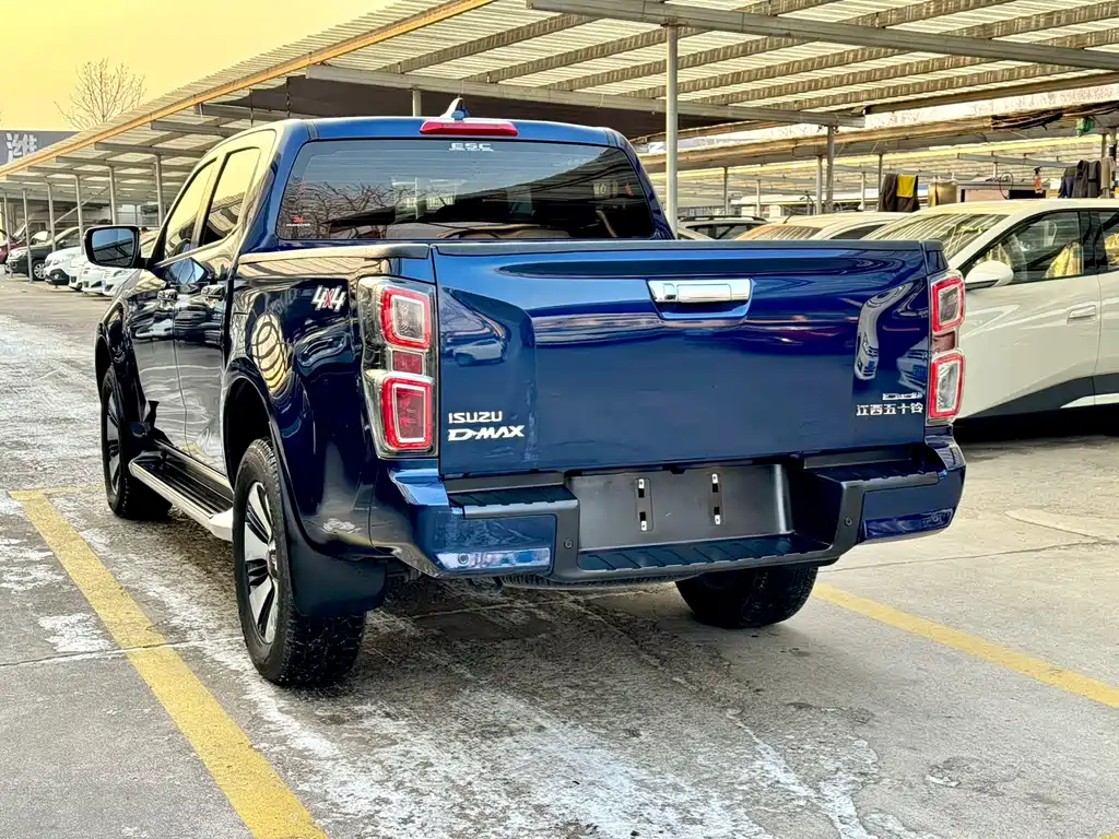 Isuzu D-MAX 2023 — фото 6
