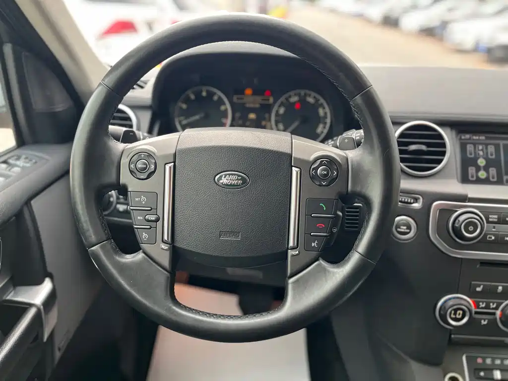 Land Rover Discovery 2016 — фото 20
