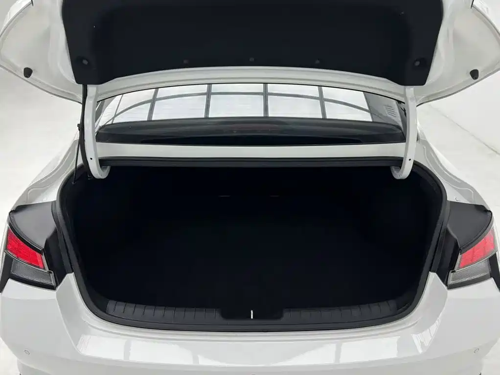 Hyundai Elantra 2022 — фото 11