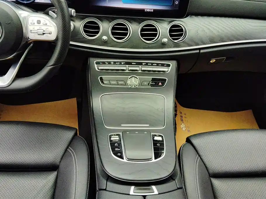 Mercedes-Benz E-Class 2019 — фото 16