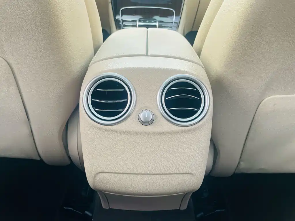 Mercedes-Benz GLC 2018 — фото 19