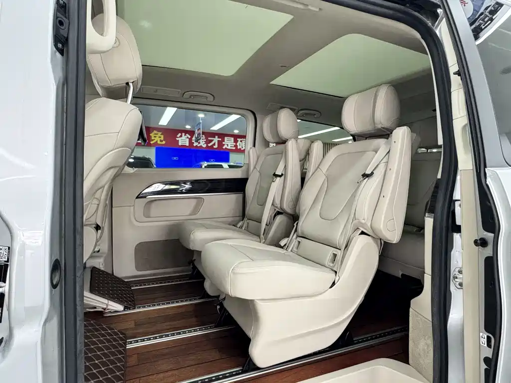 Mercedes-Benz V-Class 2018 — фото 10