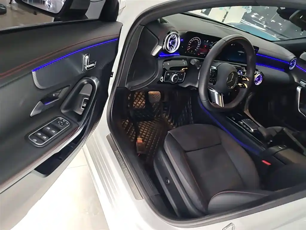 Mercedes-Benz A-Class 2023 — фото 16