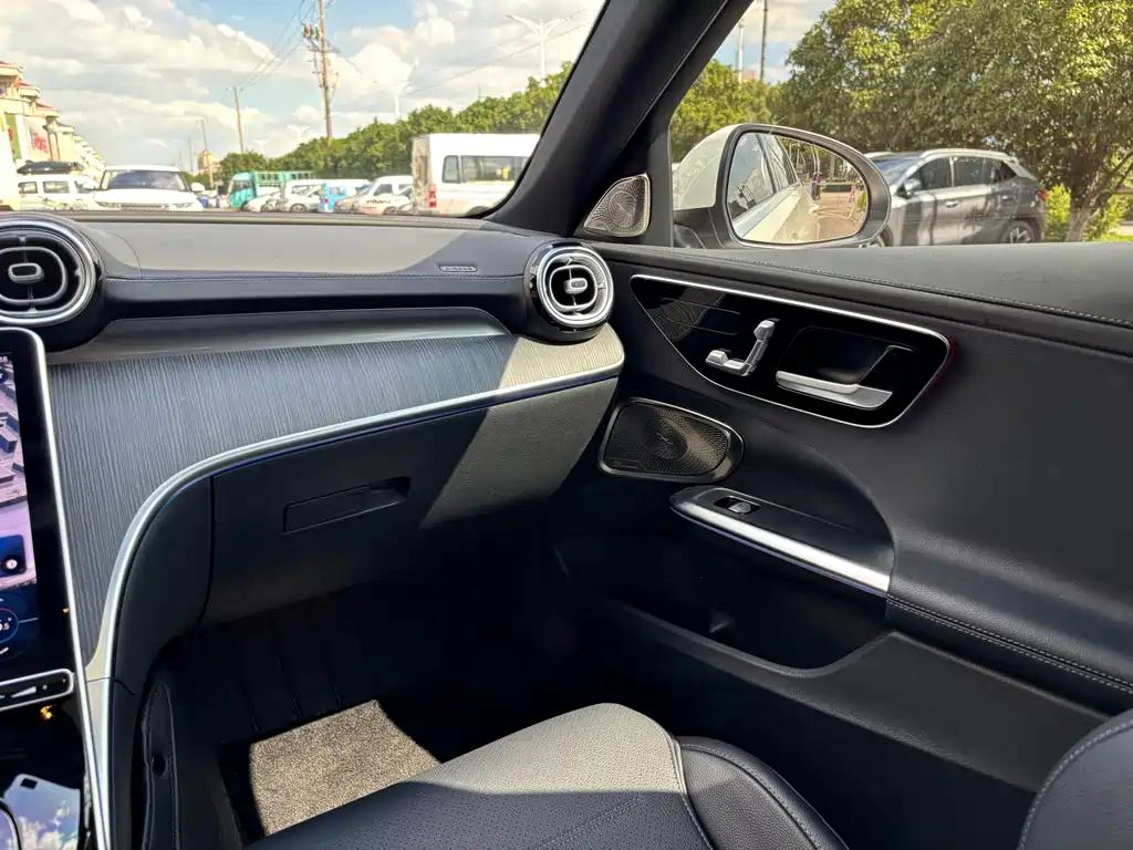 Mercedes-Benz C-Class 2023 — фото 17
