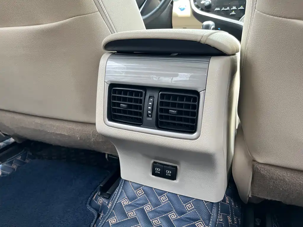 Toyota Camry 2018 — фото 15
