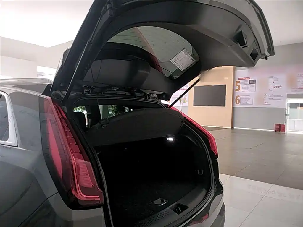 Cadillac XT4 2019 — фото 19