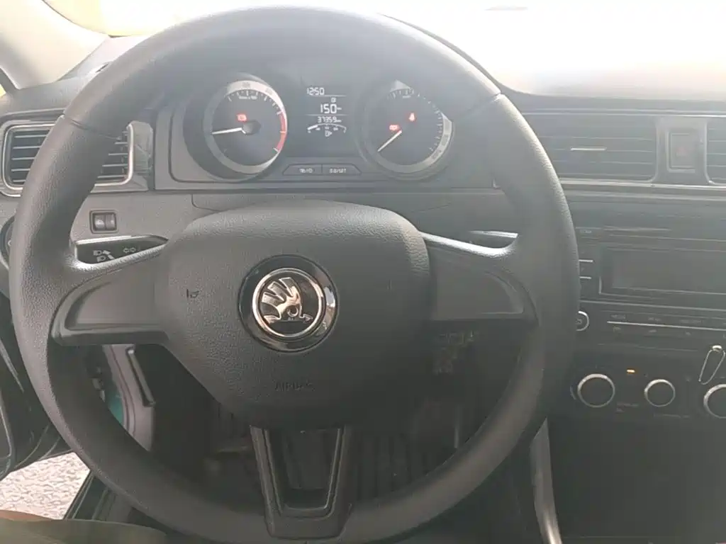 Skoda Rapid Spaceback 2018 — фото 11