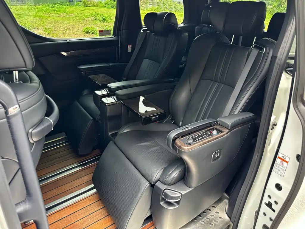 Toyota Alphard 2019 — фото 11