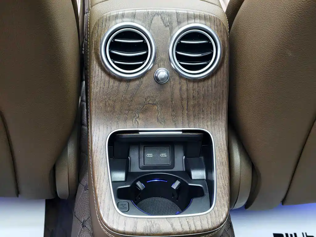Mercedes-Benz E-Class 2023 — фото 19