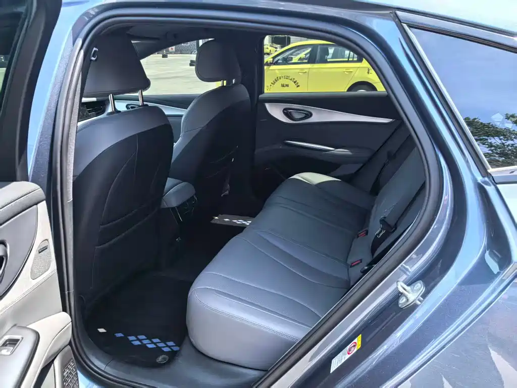 BYD Seal 07 DM-i 2025 — фото 6