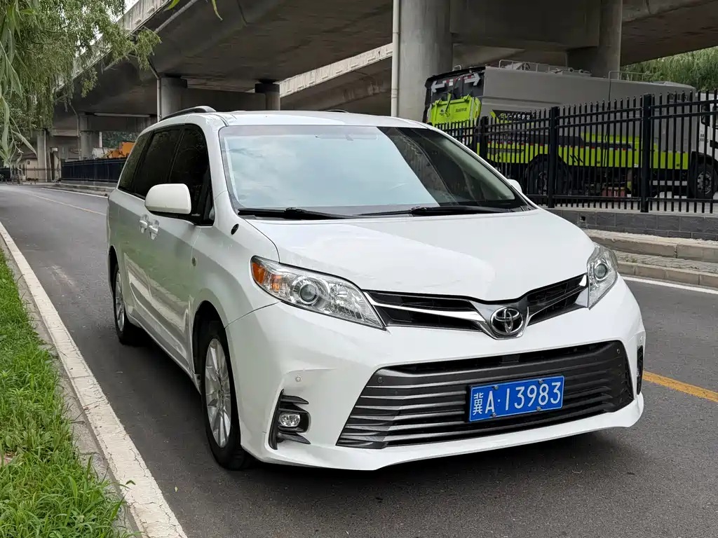 Toyota Sienna 2015