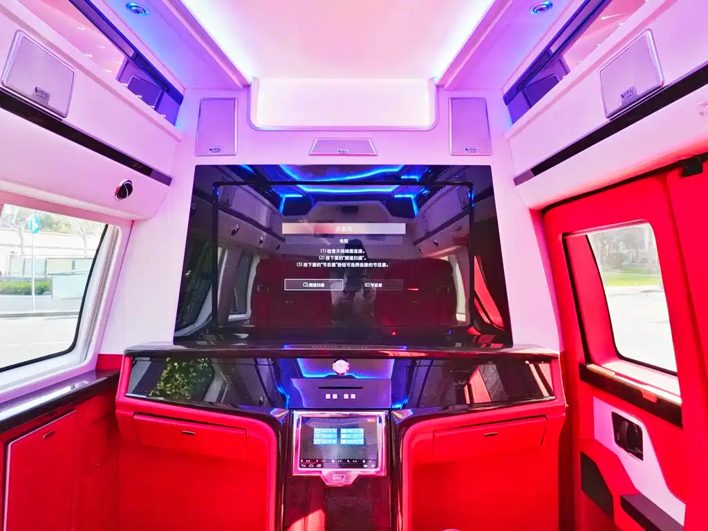 GMC Savana 2017 — фото 18