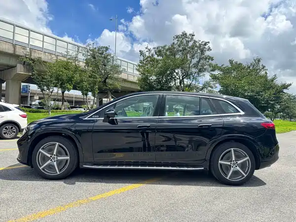 Mercedes-Benz EQS SUV 2026