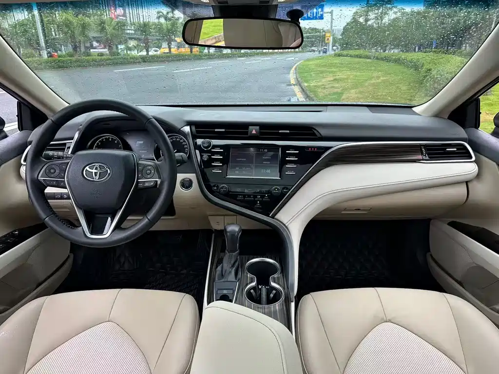 Toyota Camry 2018 — фото 9
