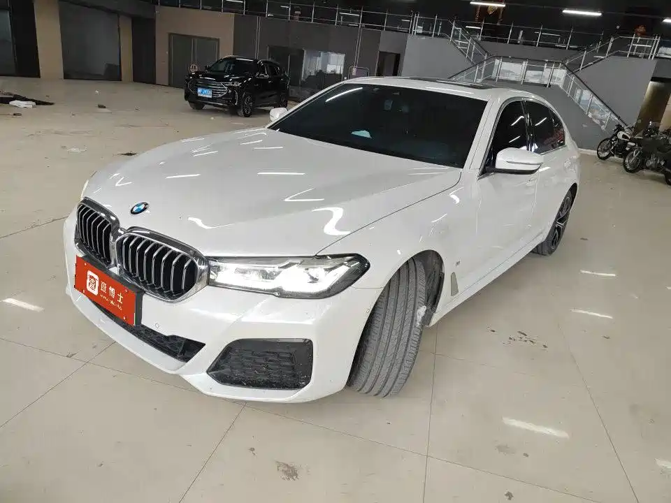 BMW 5 Series 2022 — фото 1