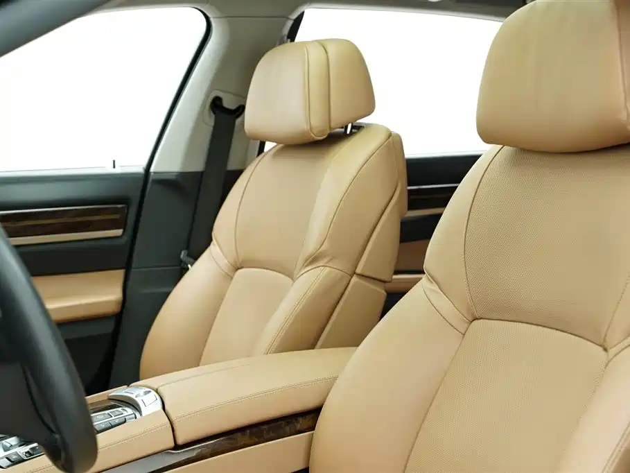 BMW 7 Series 2011 — фото 13