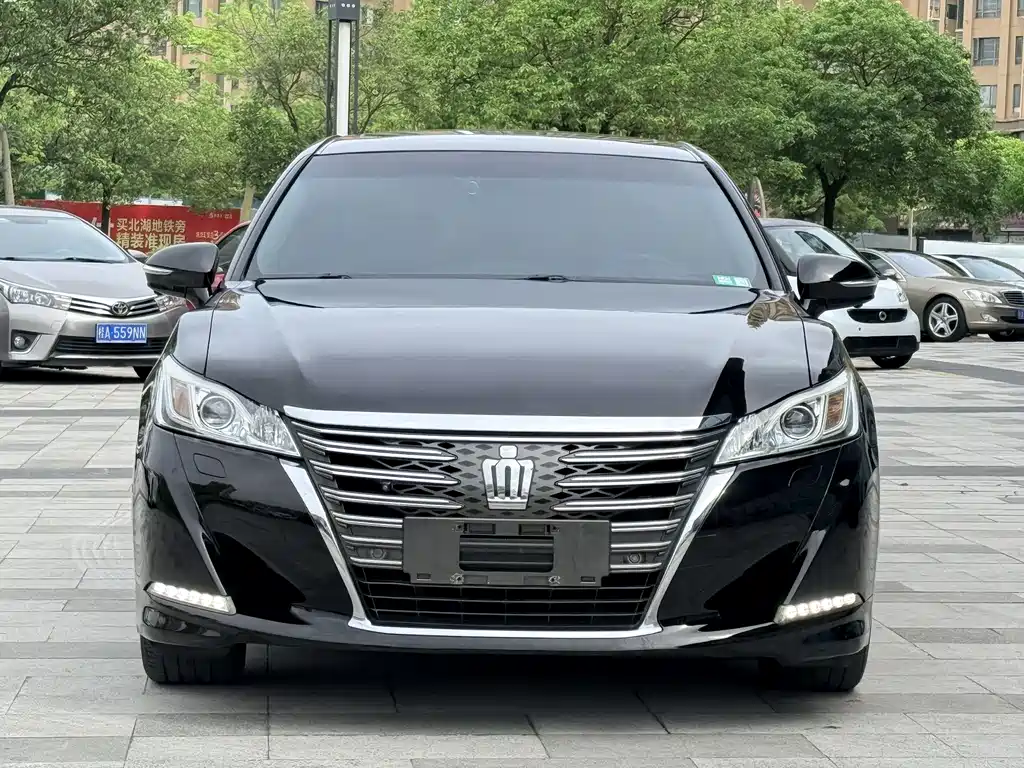 Toyota Crown 2018 — фото 2