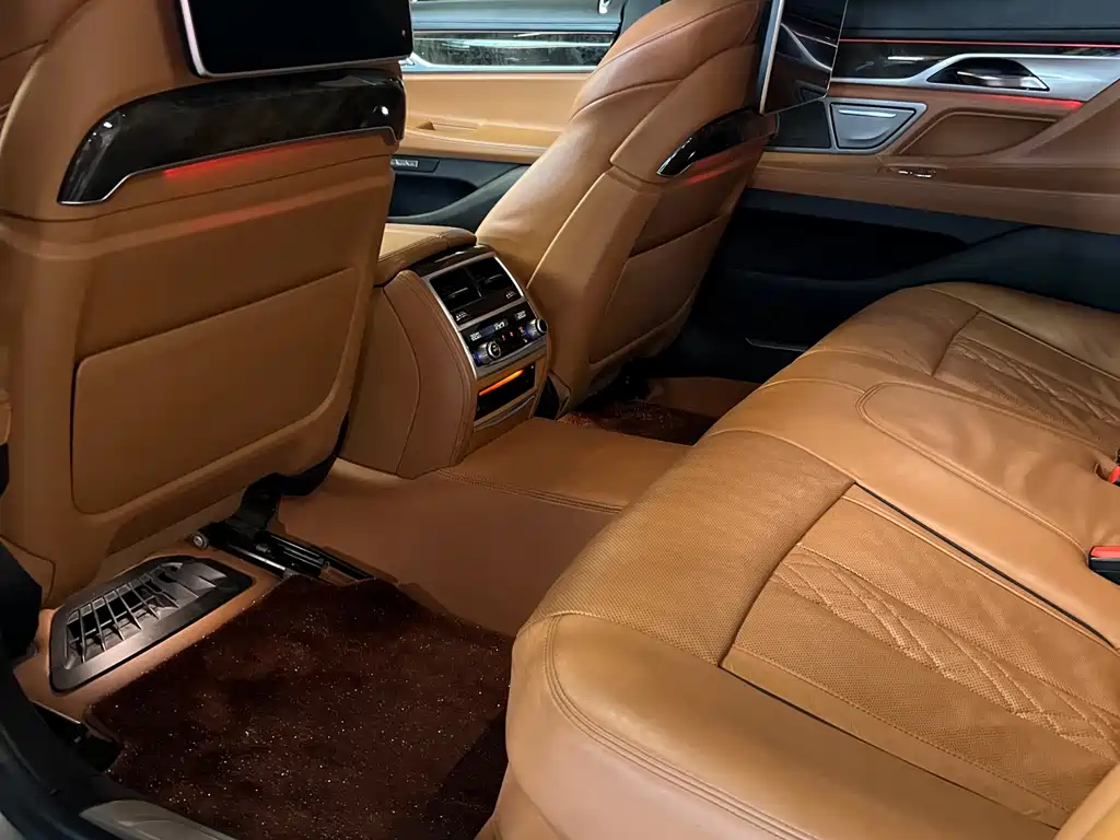 BMW 7 Series 2017 — фото 5