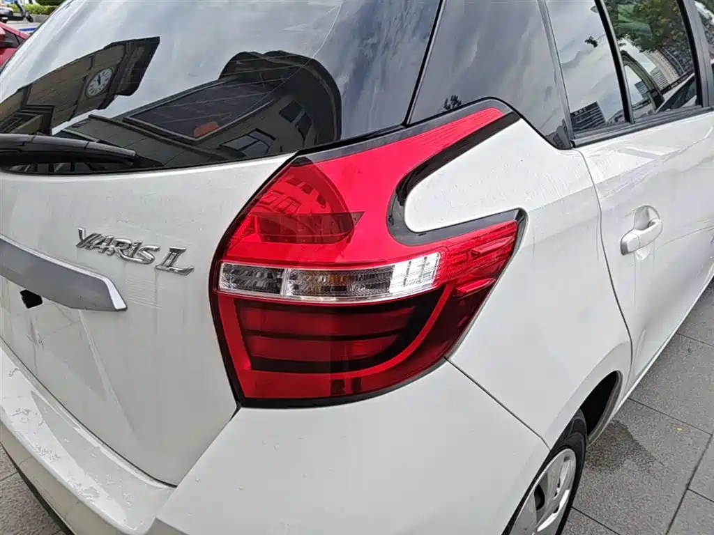 Toyota Yaris L 2019 — фото 8