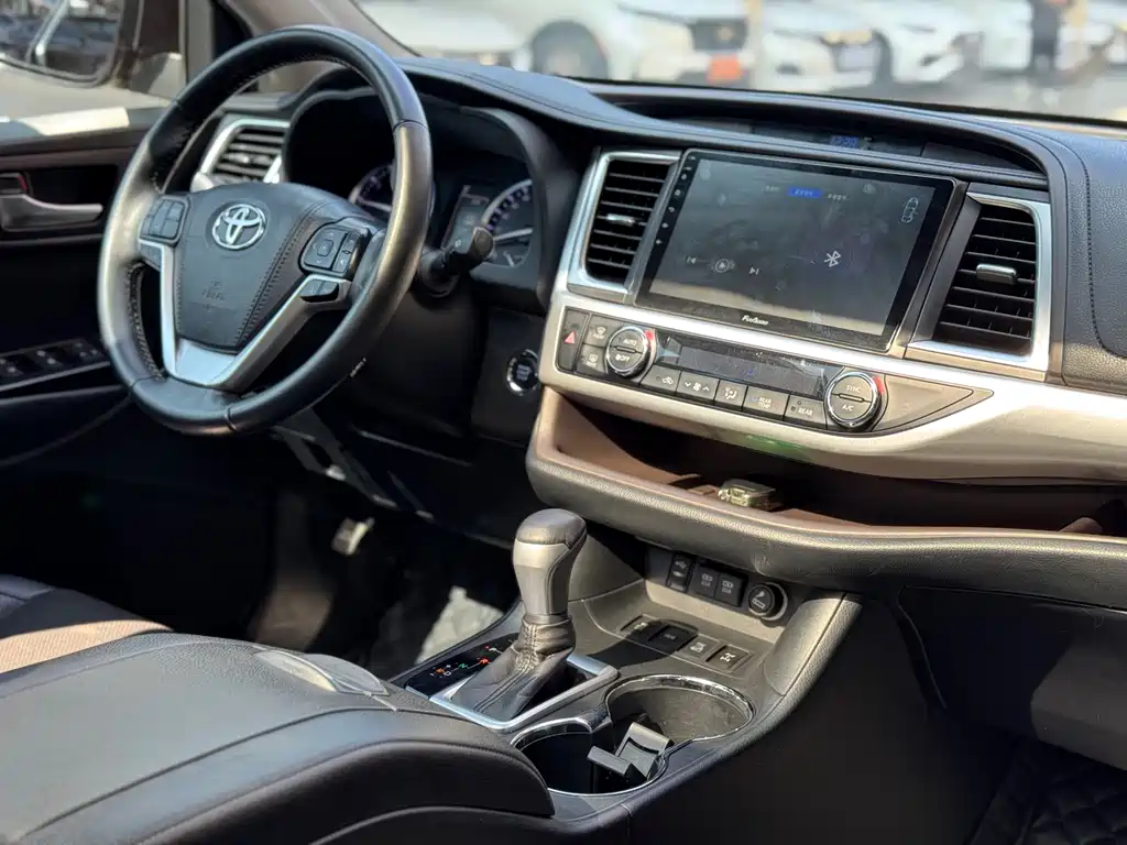 Toyota Highlander 2020 — фото 17