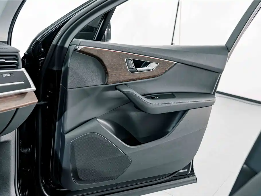 Audi Q7 2023 — фото 16