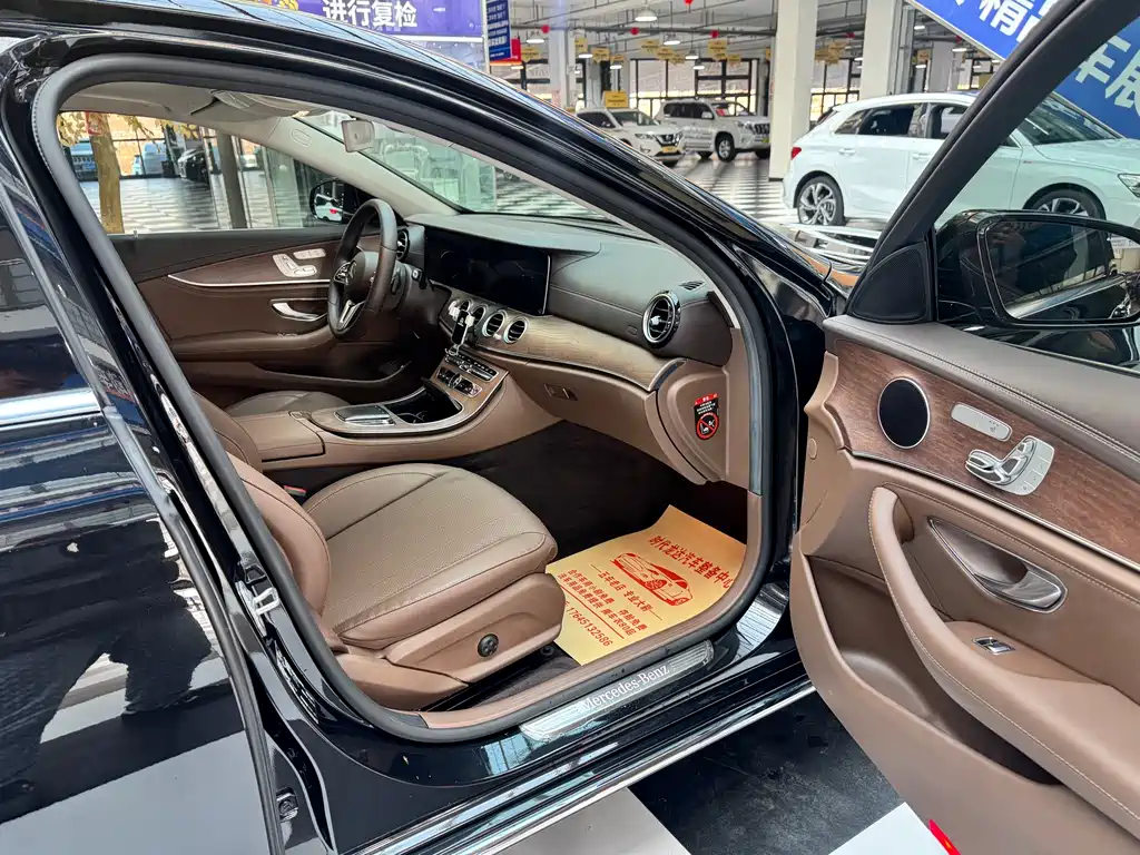 Mercedes-Benz E-Class 2020 — фото 19