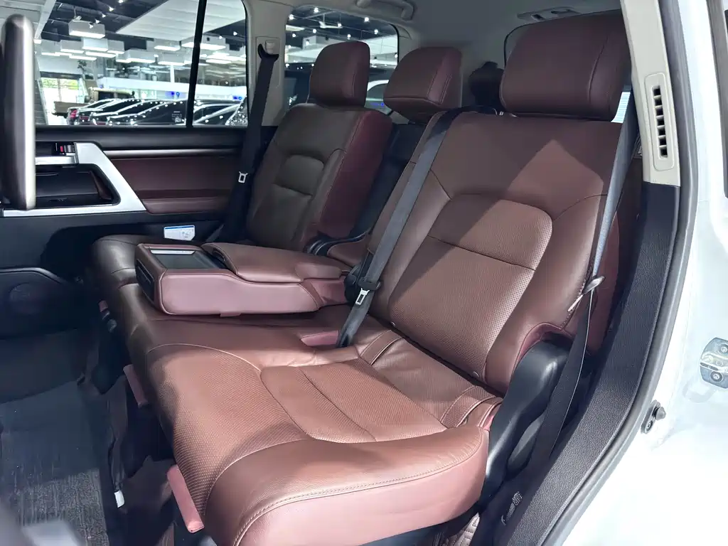 Toyota Land Cruiser 2019 — фото 39