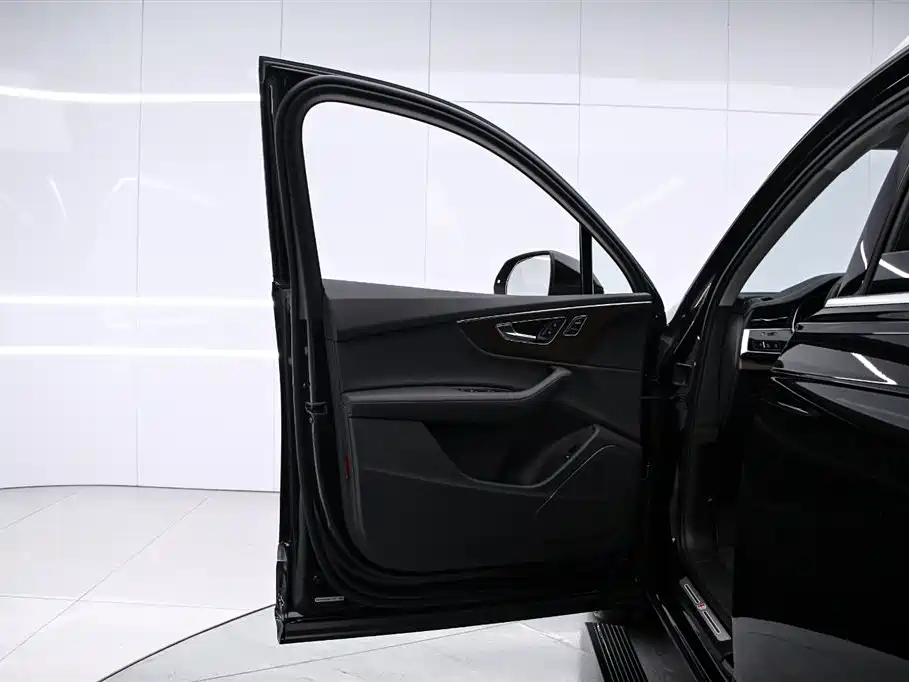 Audi Q7 2024 — фото 11