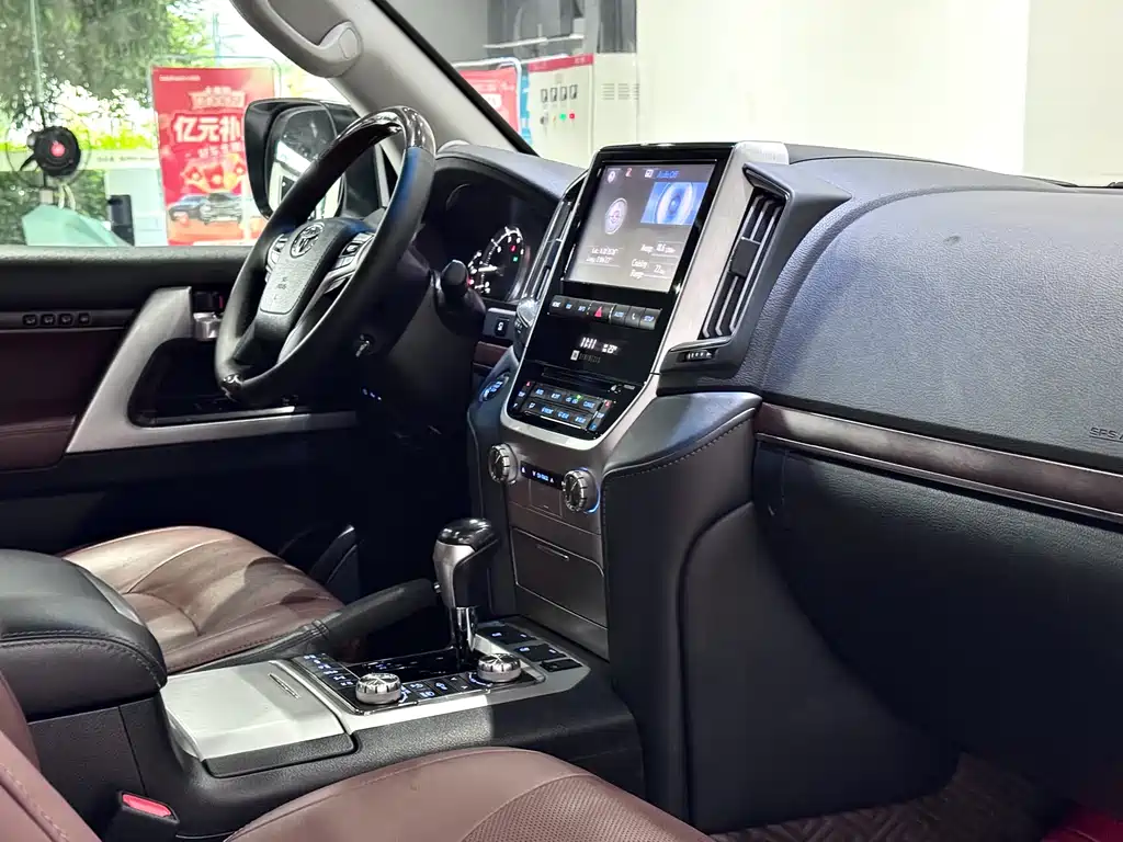 Toyota Land Cruiser 2019 — фото 30