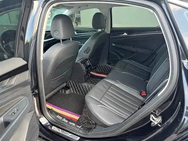 Volkswagen Passat 2023
