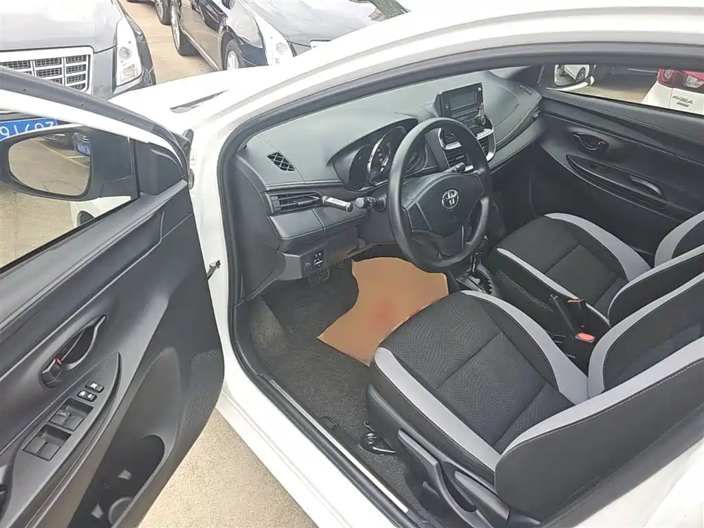 Toyota Yaris L 2021 — фото 16