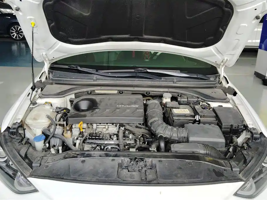 Hyundai Elantra 2016 — фото 10