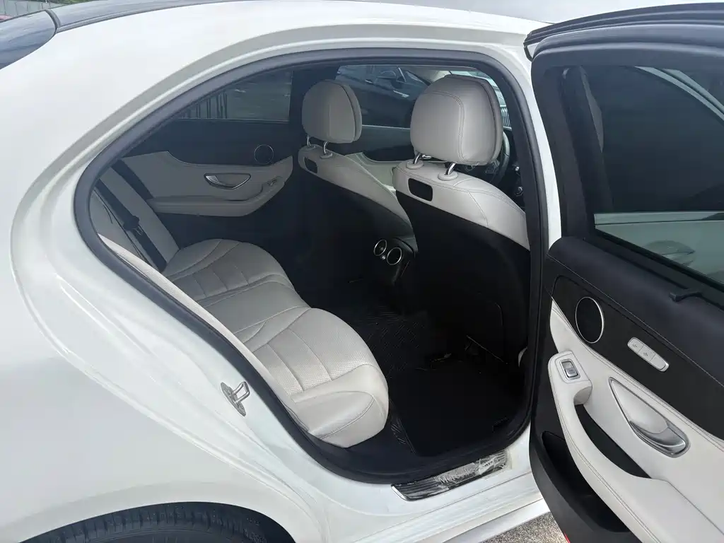 Mercedes-Benz C-Class 2017 — фото 11