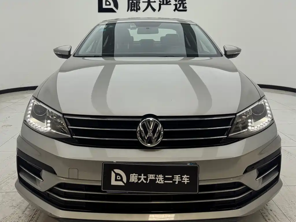 Volkswagen Sagitar 2018