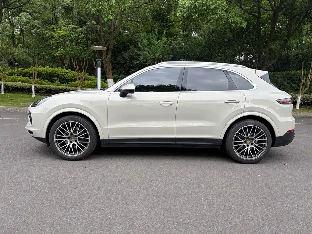 Porsche Cayenne 2021