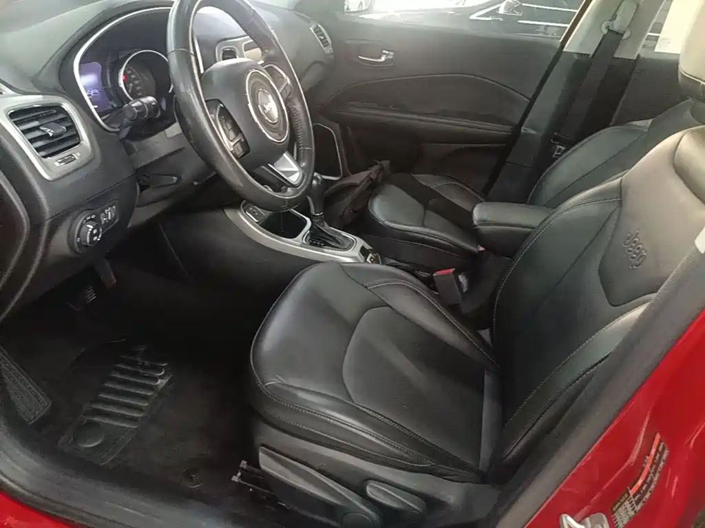 Jeep Compass 2018 — фото 15